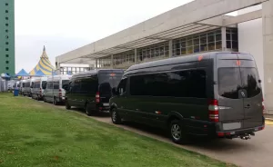 Aluguel de van com motorista da On Off Transportes.
Pontualidade, frota moderna e atendimento 24h.