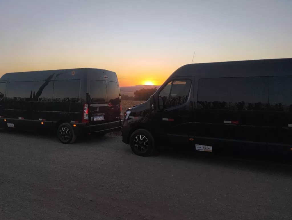 Aluguel de van com motorista. Atendimento personalizado para turismo, eventos e empresas