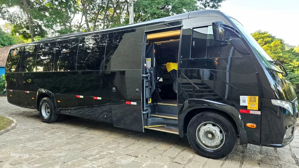 Micro-onibus com bancos de couro